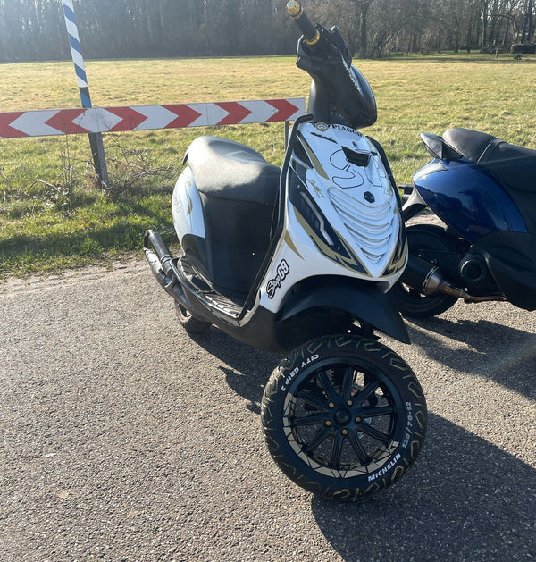 Sporty Carbon X - Stickerset Piaggio Zip